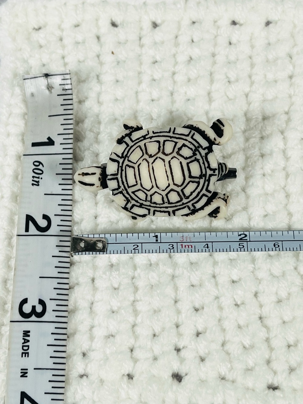 Carved Resin Turtle Brooch/Pendant - Picture 6 of 7